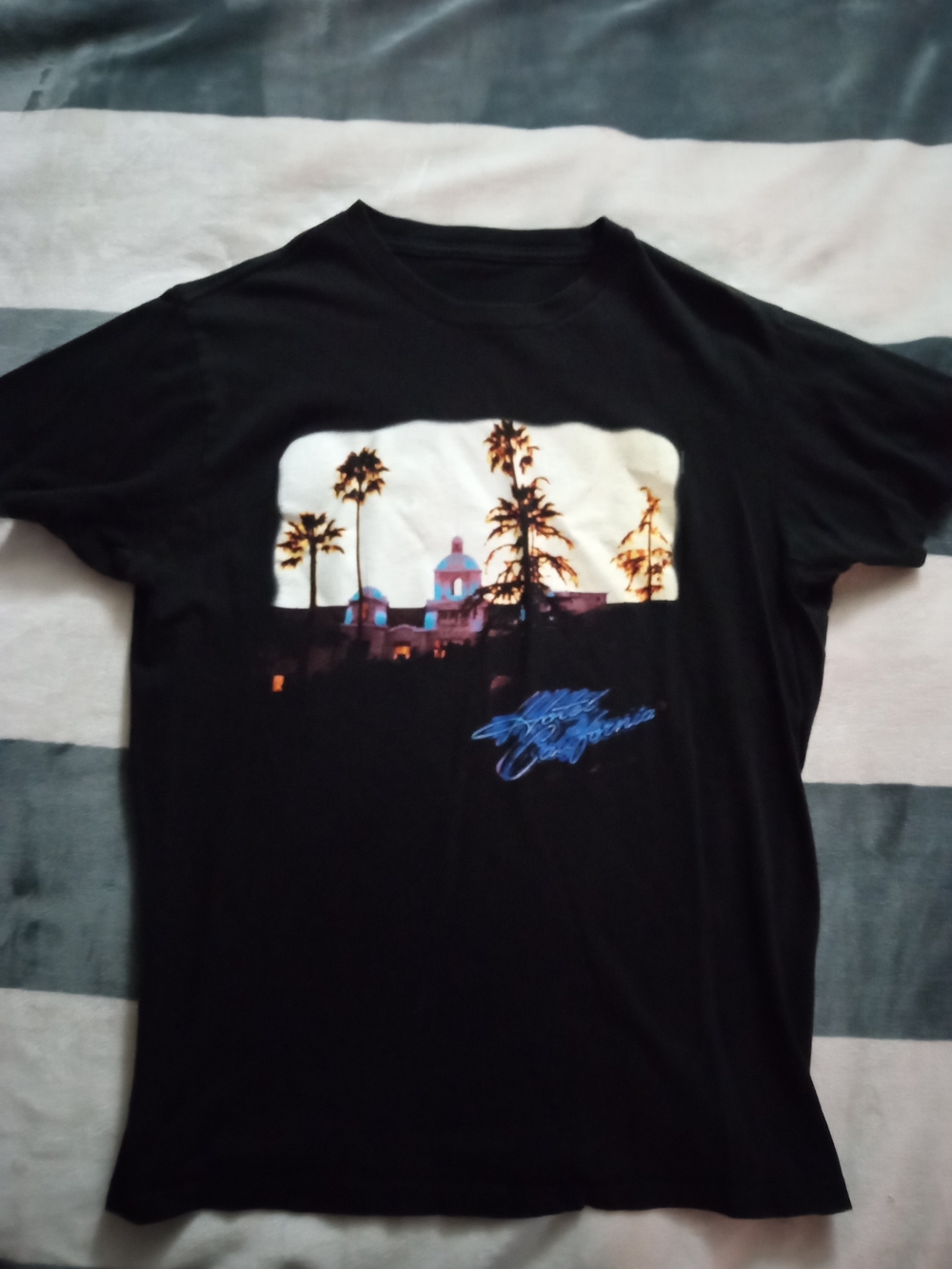 Eagles Band Black Short-Sleeve Graphic Tee with Coastal Sunset Print